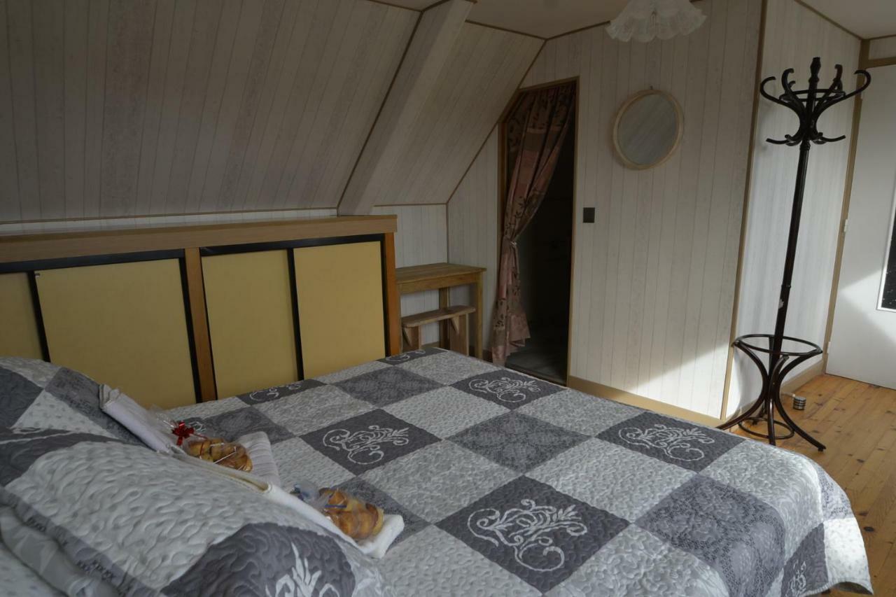 Bed and Breakfast Couloumine Breizh Saint-Aignan  Экстерьер фото